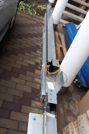 vartai pakeliami tentiniai